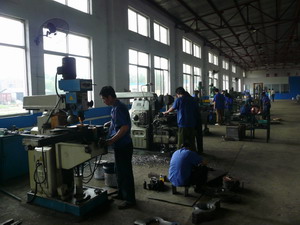 拥有20年经验的铣床师傅